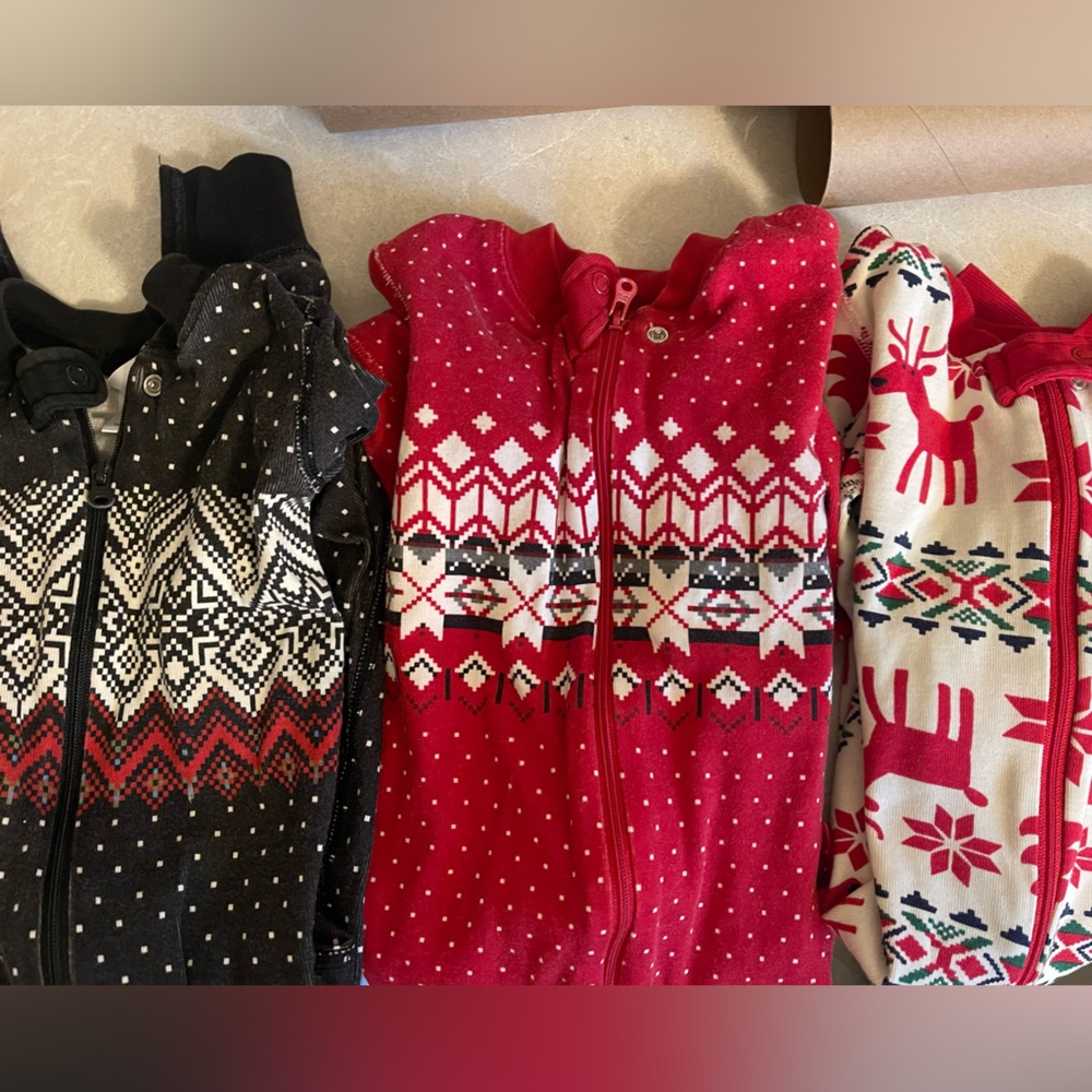 Set of 3 Hanna Andersson zip up holiday pajamas (2T and 3T)